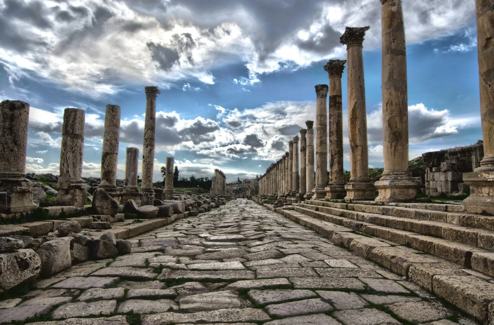 The Roads to Rome: A Cultural History from Ancient Times to the Present